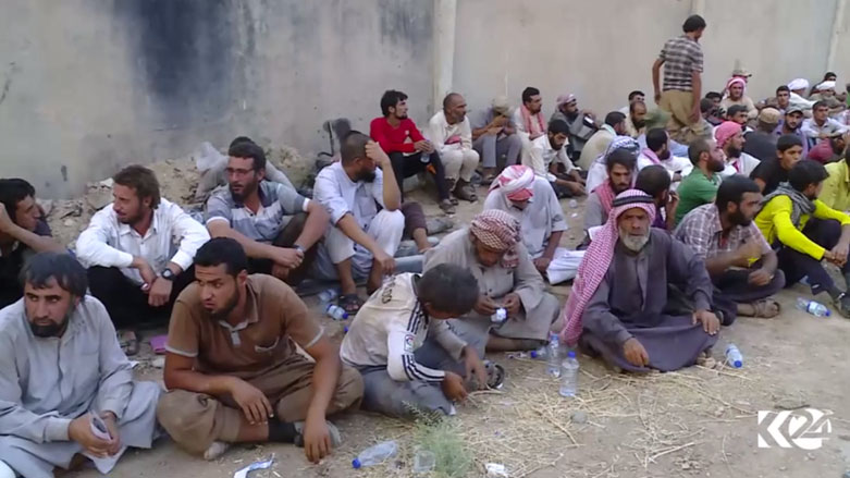 بالصور.. البيشمركة تستقبل مئات النازحين في الخازر