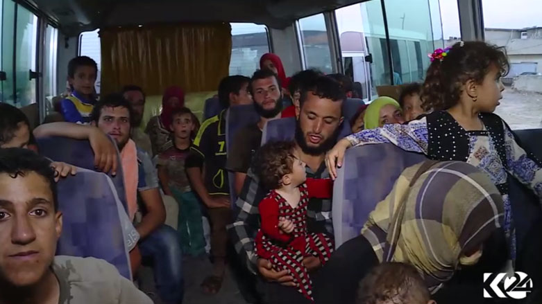 بالصور.. البيشمركة تستقبل مئات النازحين في الخازر