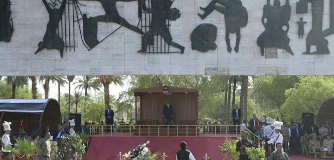 بالصور.. استعراض عسكري في قلب بغداد