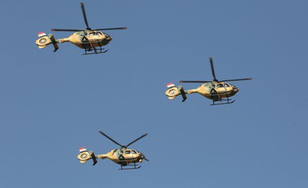 بالصور.. استعراض عسكري في قلب بغداد