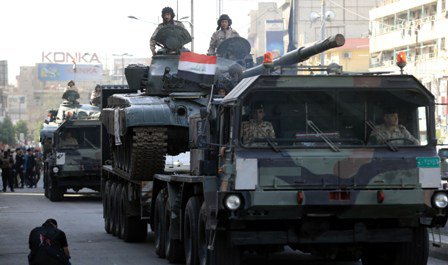 بالصور.. استعراض عسكري في قلب بغداد