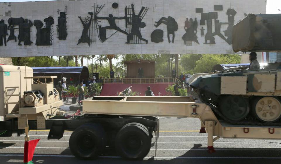 بالصور.. استعراض عسكري في قلب بغداد