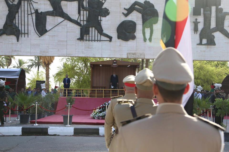 بالصور.. استعراض عسكري في قلب بغداد