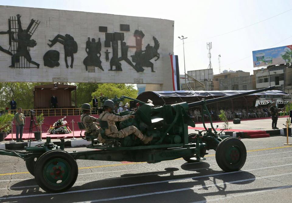 بالصور.. استعراض عسكري في قلب بغداد