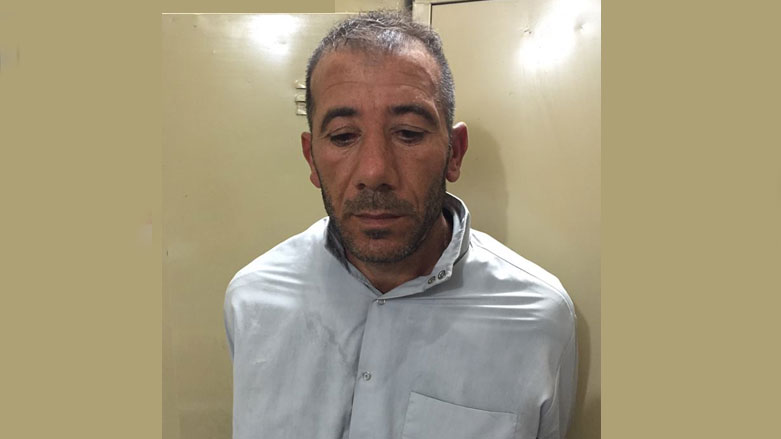 العراق يعتقل قائدا بداعش خطط لتفجيرات بالعيد ويعرض صورته