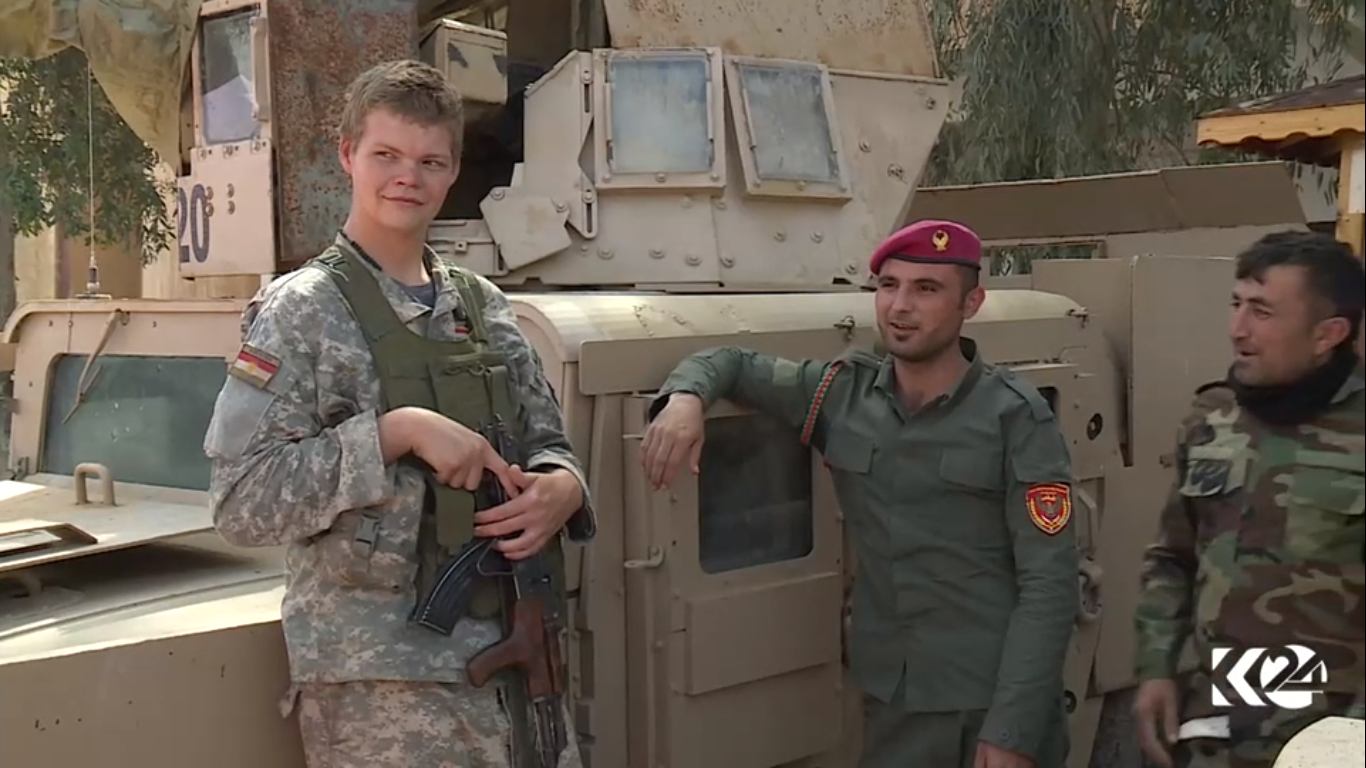 مقاتل امريكي بصفوف البيشمركة نافيا شائعات داعش: مازلت حياً