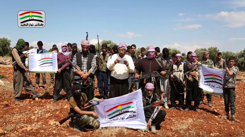 Kurd ên Helebê Betalyûnek çekdar durst dikin li dijî rijêm a Esed û YPGyê