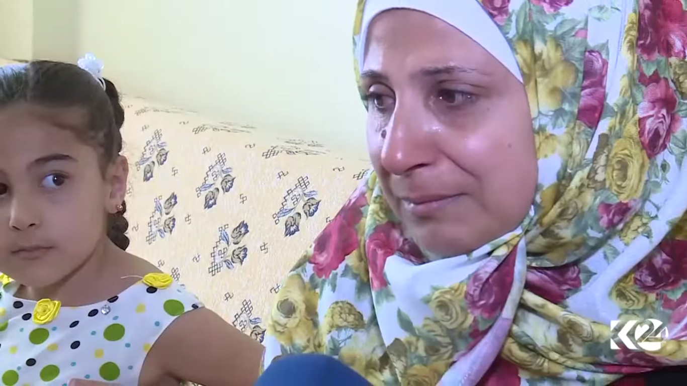 بالصور.. طفلة حلبية تفقد النطق بعد قصف على منزلها