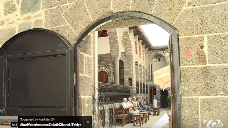 Deng ê klam û stiran ên kevneşopi ya kurdî dîsa li dîwarên Sûrê deng vedidin