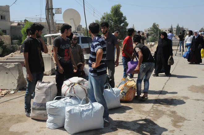 بالصور.. اجلاء العشرات من المعضمية بموجب 