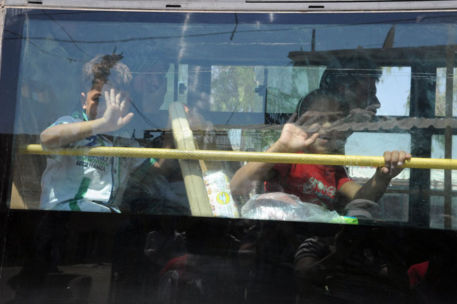 بالصور.. اجلاء العشرات من المعضمية بموجب 