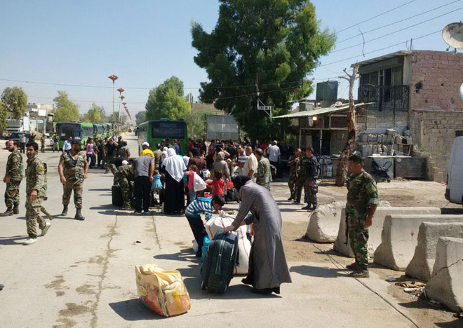 بالصور.. اجلاء العشرات من المعضمية بموجب 