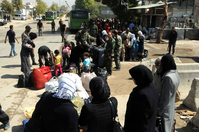 بالصور.. اجلاء العشرات من المعضمية بموجب 