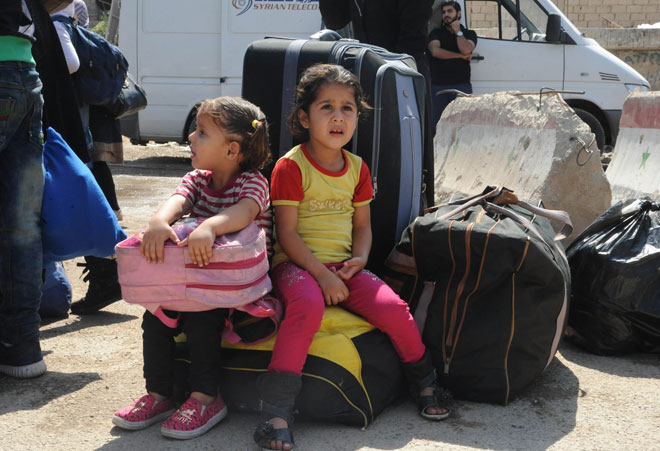 بالصور.. اجلاء العشرات من المعضمية بموجب 