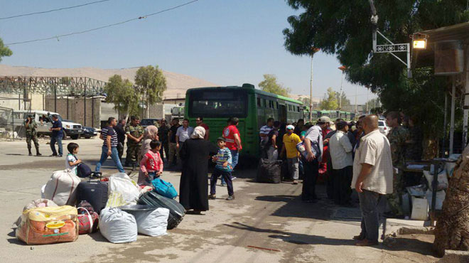 بالصور.. اجلاء العشرات من المعضمية بموجب 