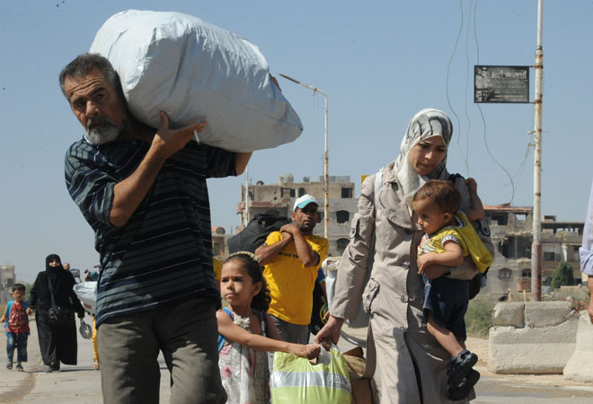 بالصور.. اجلاء العشرات من المعضمية بموجب 