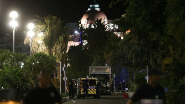 بالصور.. هجوم نيس في يوم الباستيل