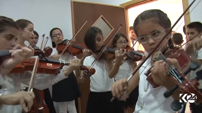 رغم الحرب.. تأسيس فرقة اوركسترا للاطفال بالقامشلي (صور)