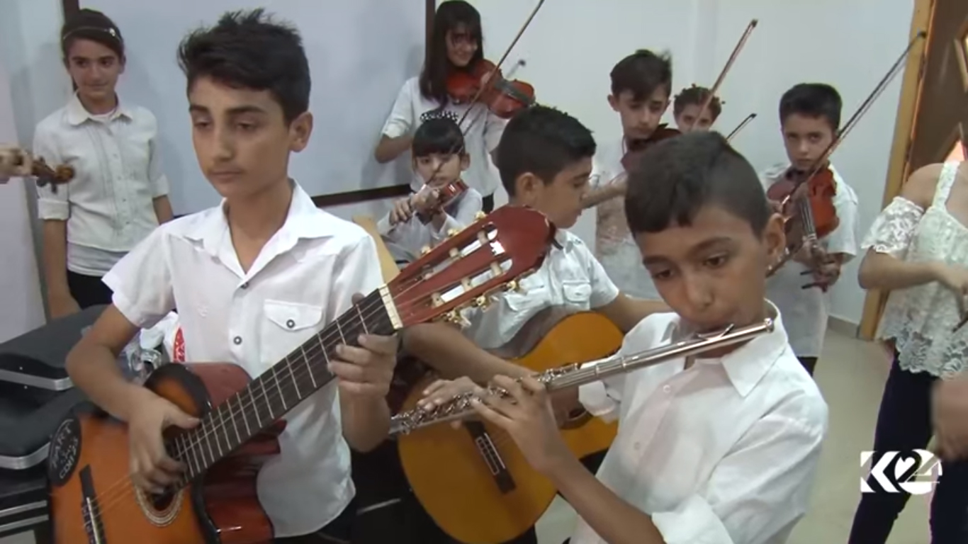 رغم الحرب.. تأسيس فرقة اوركسترا للاطفال بالقامشلي (صور)