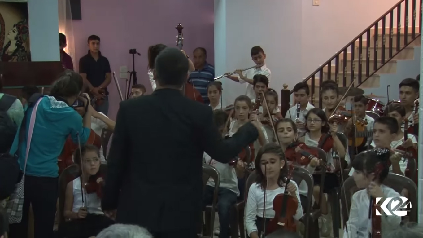 رغم الحرب.. تأسيس فرقة اوركسترا للاطفال بالقامشلي (صور)