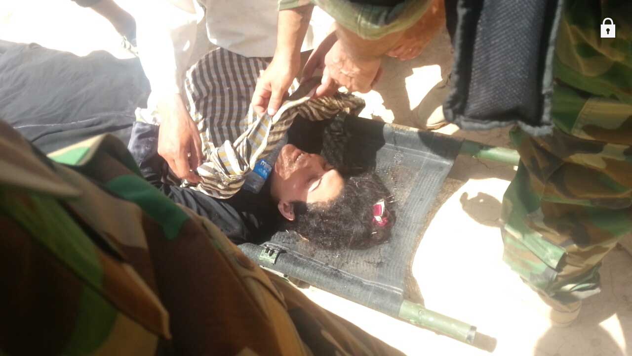 Peshmerga rescue a pregnant woman who escaped from the Islamic State (IS), Makhmour front line, Kurdistan Region, Aug. 8, 2016. (Photo: Archive)