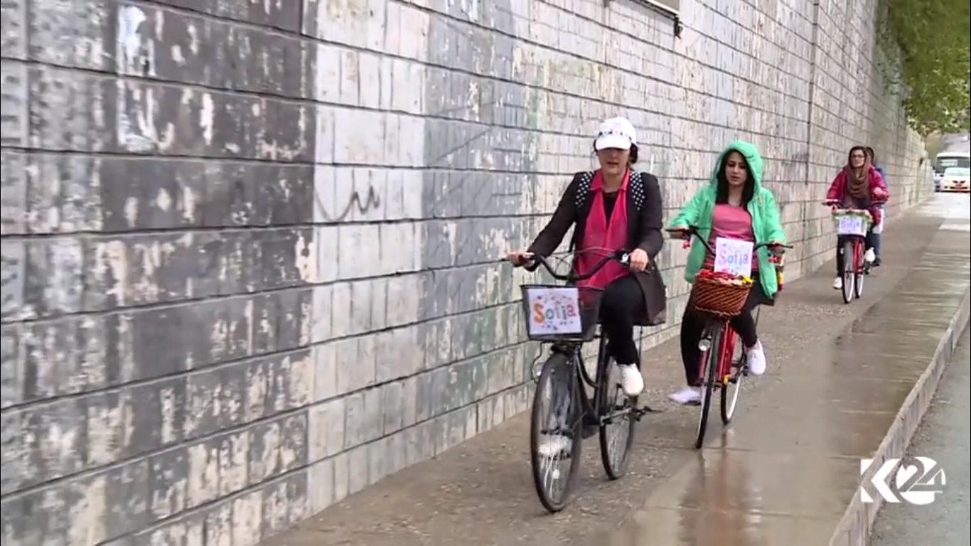 Kurdish women voluntarily deliver books on bikes