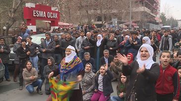 Daxwaz tê kirin birîndarên li Sûrê asê mane bên azadkirin