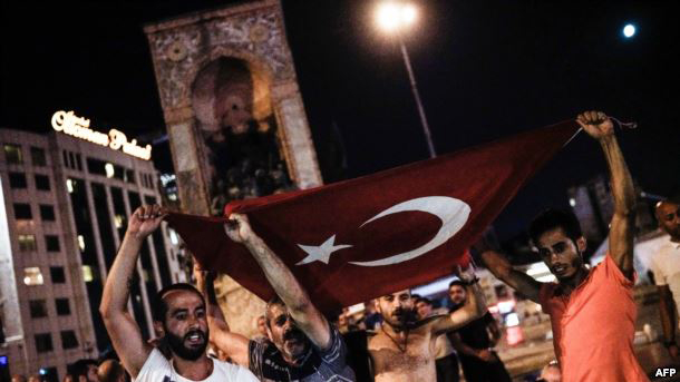 بالصور.. محاولة فاشلة لانقلاب عسكري في تركيا