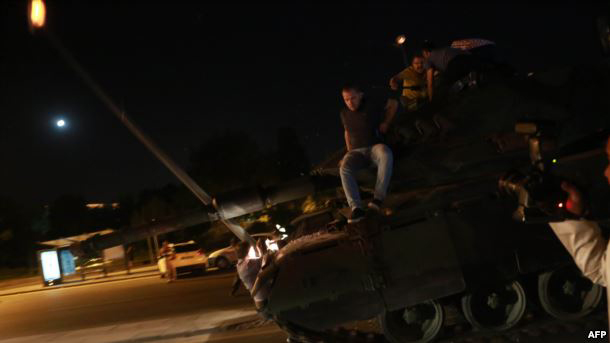 بالصور.. محاولة فاشلة لانقلاب عسكري في تركيا