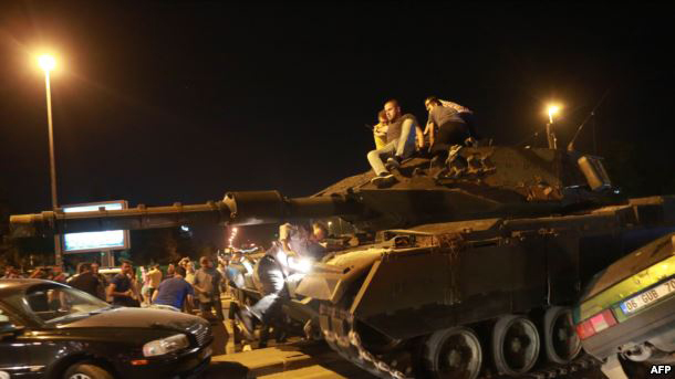 بالصور.. محاولة فاشلة لانقلاب عسكري في تركيا