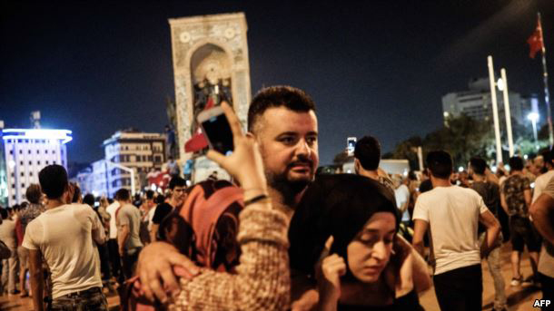 بالصور.. محاولة فاشلة لانقلاب عسكري في تركيا