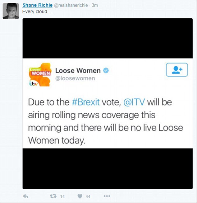 بالصور.. بريطانيون بعد طلاق اوروبا: حرائق في لندن