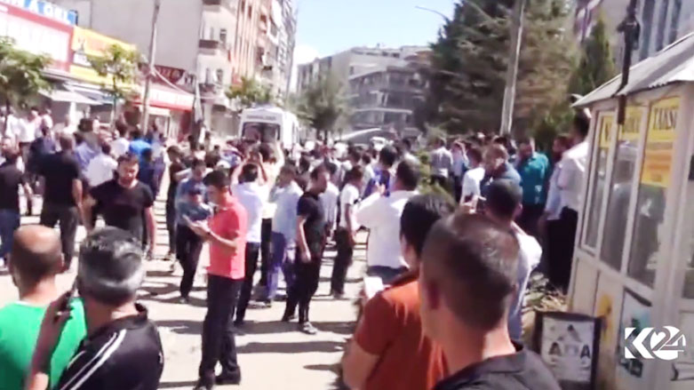 اصابة 48 شخصا بتفجير وان والسلطات تتهم العمال الكوردستاني