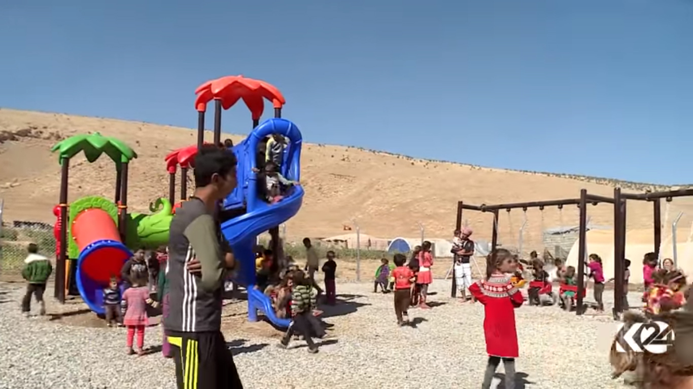 بالصور.. مؤسسة بارزاني الخيرية تمنح اطفال سنجار الابتسامة من جديد