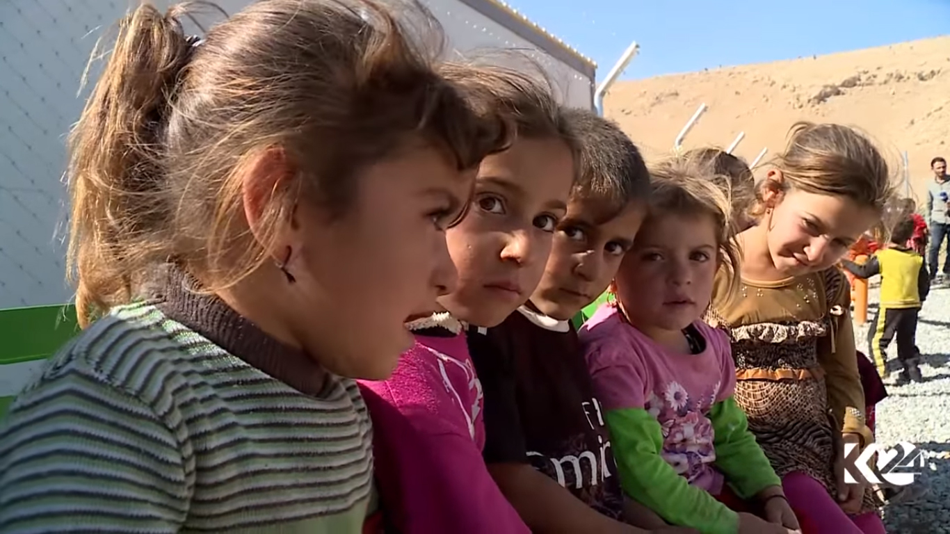 بالصور.. مؤسسة بارزاني الخيرية تمنح اطفال سنجار الابتسامة من جديد