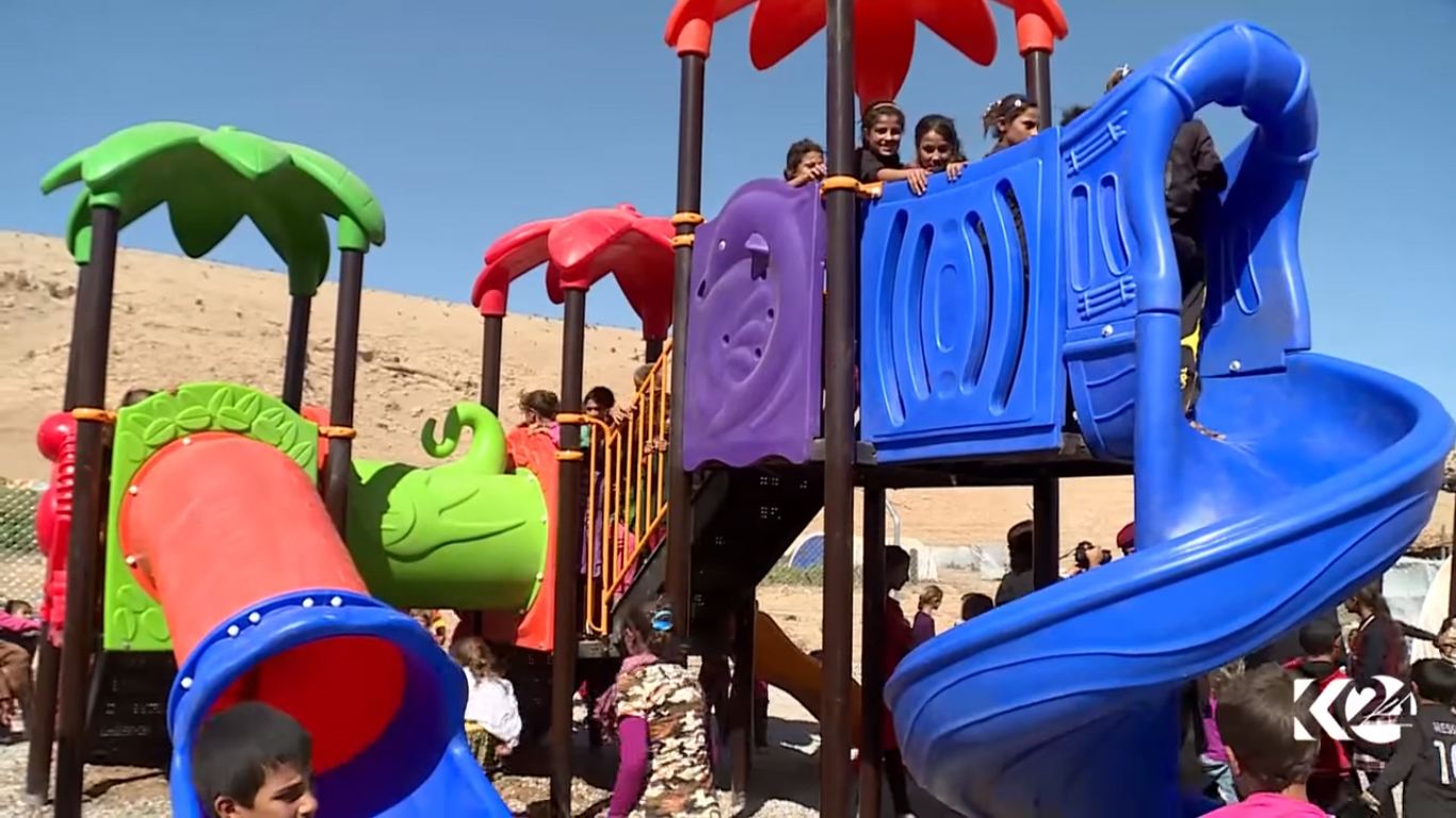 بالصور.. مؤسسة بارزاني الخيرية تمنح اطفال سنجار الابتسامة من جديد