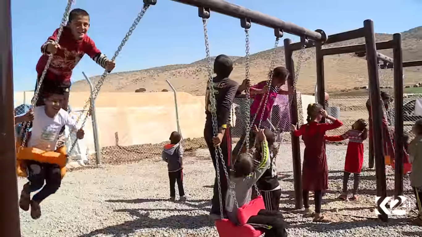 بالصور.. مؤسسة بارزاني الخيرية تمنح اطفال سنجار الابتسامة من جديد