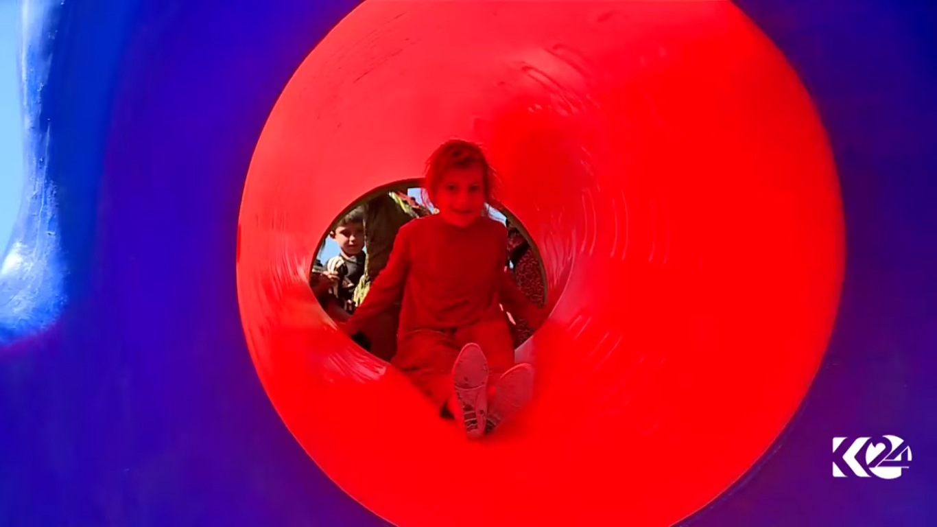 بالصور.. مؤسسة بارزاني الخيرية تمنح اطفال سنجار الابتسامة من جديد