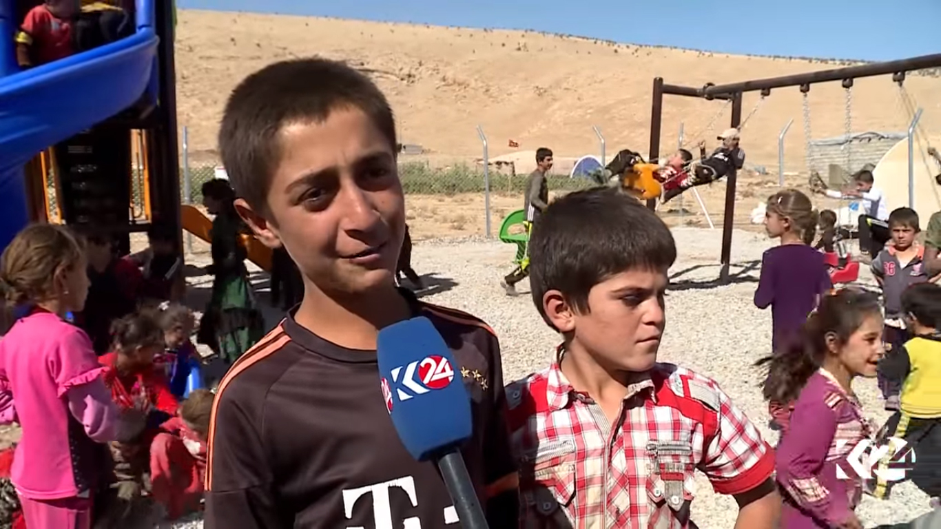 بالصور.. مؤسسة بارزاني الخيرية تمنح اطفال سنجار الابتسامة من جديد