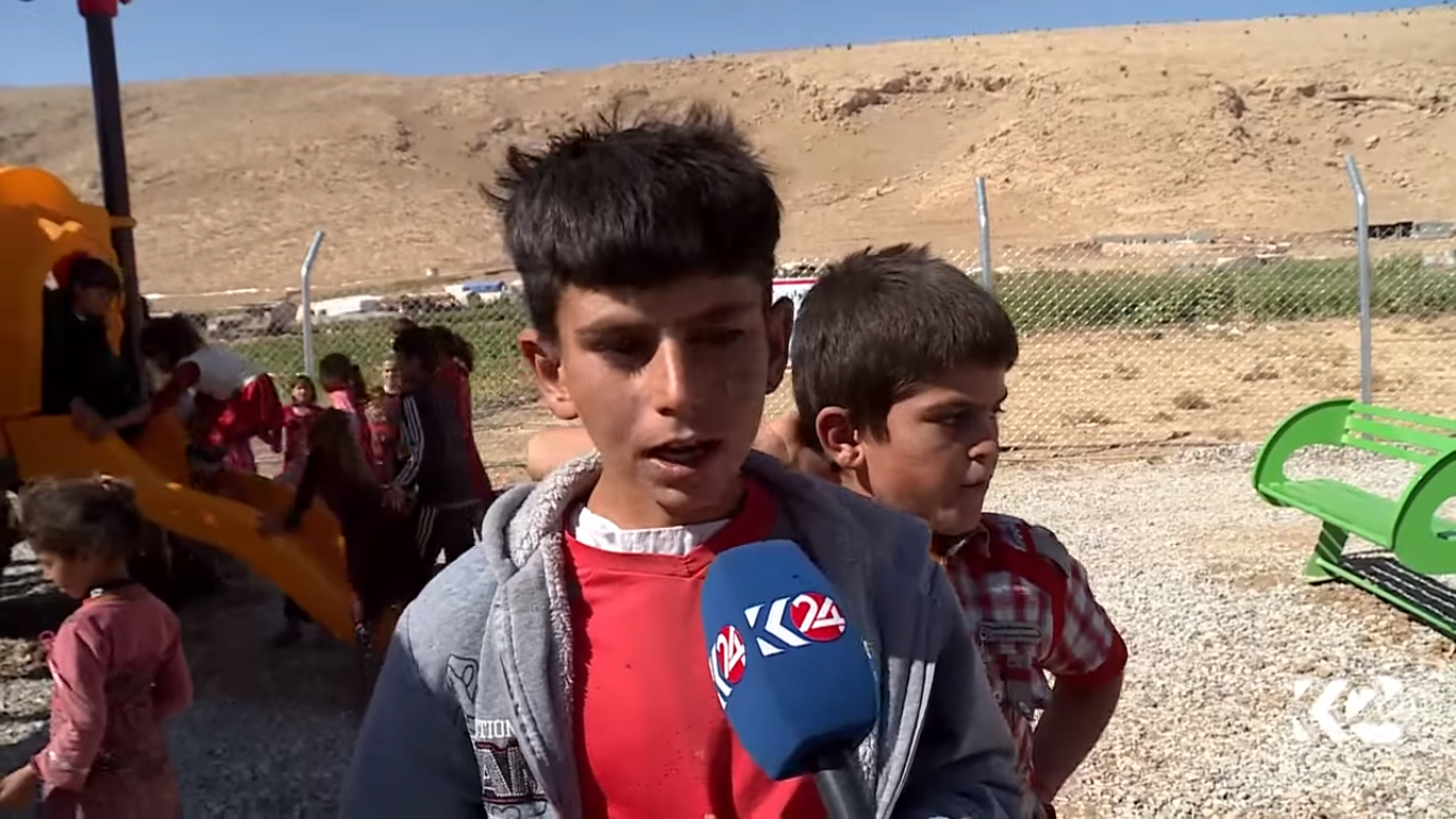 بالصور.. مؤسسة بارزاني الخيرية تمنح اطفال سنجار الابتسامة من جديد