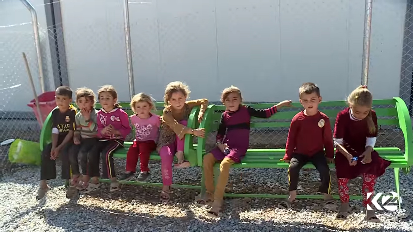 بالصور.. مؤسسة بارزاني الخيرية تمنح اطفال سنجار الابتسامة من جديد