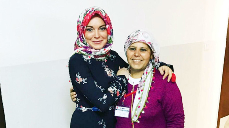 ليندسى لوهان به‌ حيجابه‌وه‌ ده‌ركه‌وت