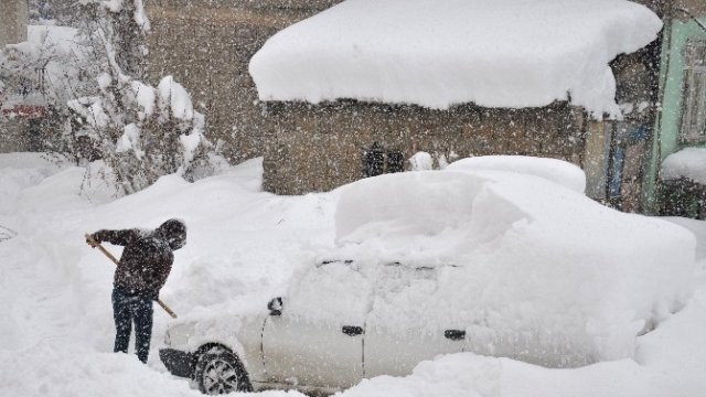 ماسیگرانی شارێكی كوردستان لە ژێر سەھۆڵبەندان ماسی دەگرن