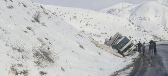 لە جوڵەمێرگ بەفر رێگەی 103 گوند و 247 كێڵگە دادەخات