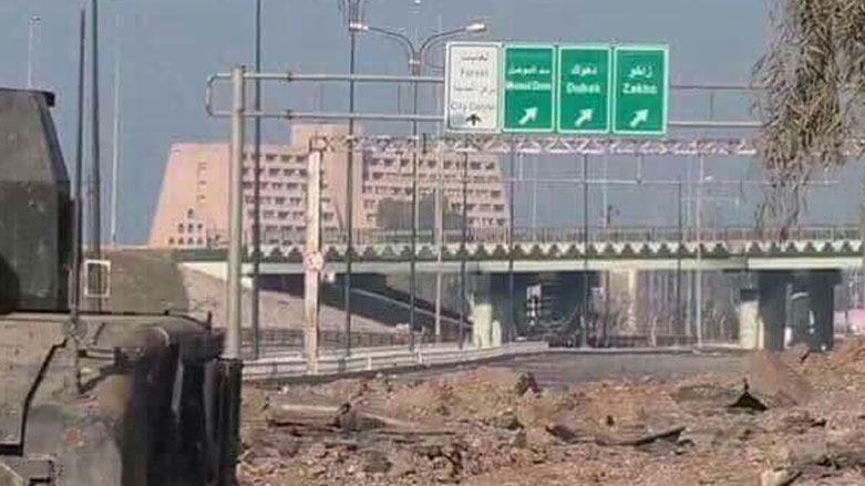 صورة بثها ناشطون تظهر القوات العراقية تتقدم صوب اشهر الفنادق بالموصل