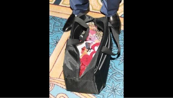 ئه‌و 15 كیلۆ زێڕه‌ی له‌ لایه‌ن ئاماده‌بوانی ئاهه‌نگه‌كه‌ بۆ فه‌رهاد گونیش وهاوسه‌ره‌كه‌ی كۆكراوه‌ته‌وه‌ 