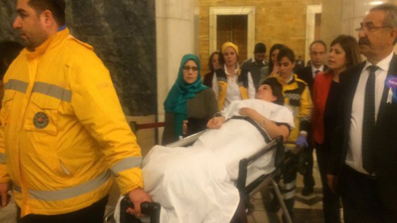 شەڕی دەستەویەخەی ژنە پەرلەمانتارانی توركیا