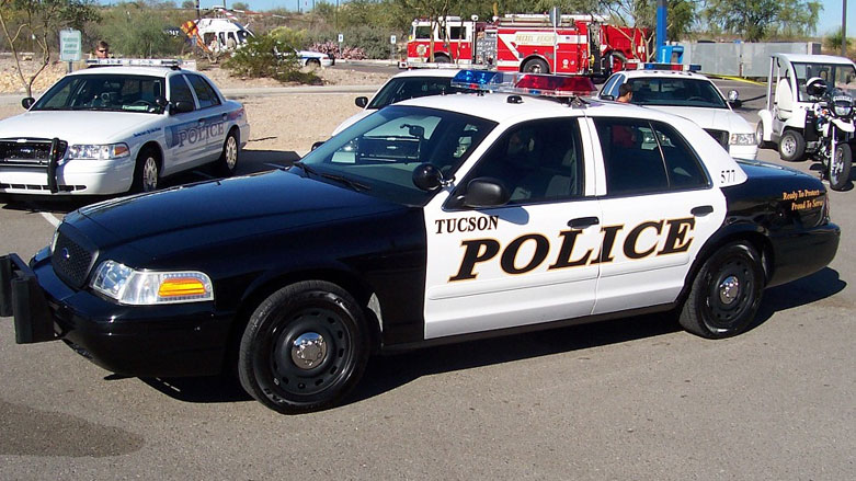 امرأة عارية تسرق سيارة شرطي ببلاغ "جنسي" 