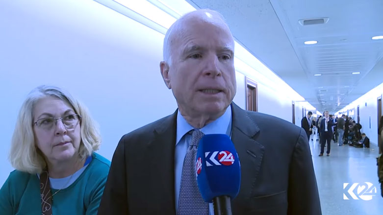 ماكين: البيت الأبيض ليس على ما يرام واستقالة فلين خير دليل