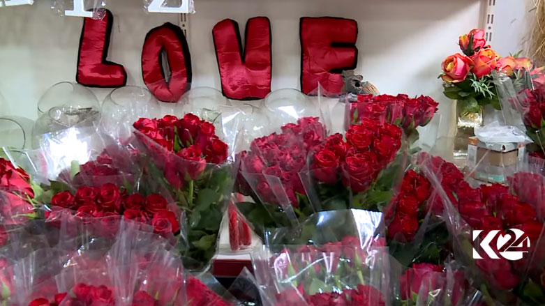 الكثير من المحال التجارية اتشحت بالاحمر